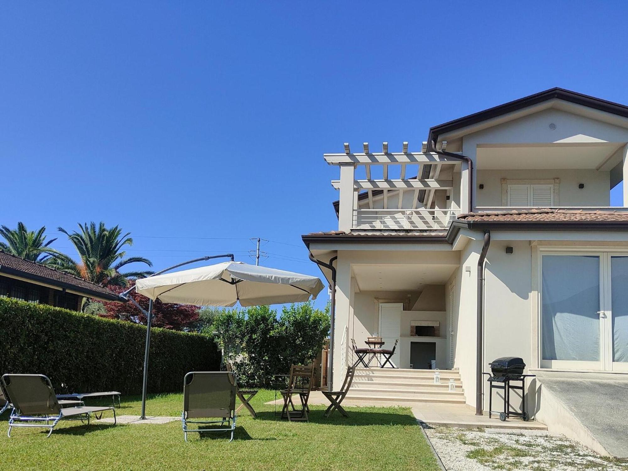 Holiday Home Casa Simone In Lido Di Camaiore Ngoại thất bức ảnh