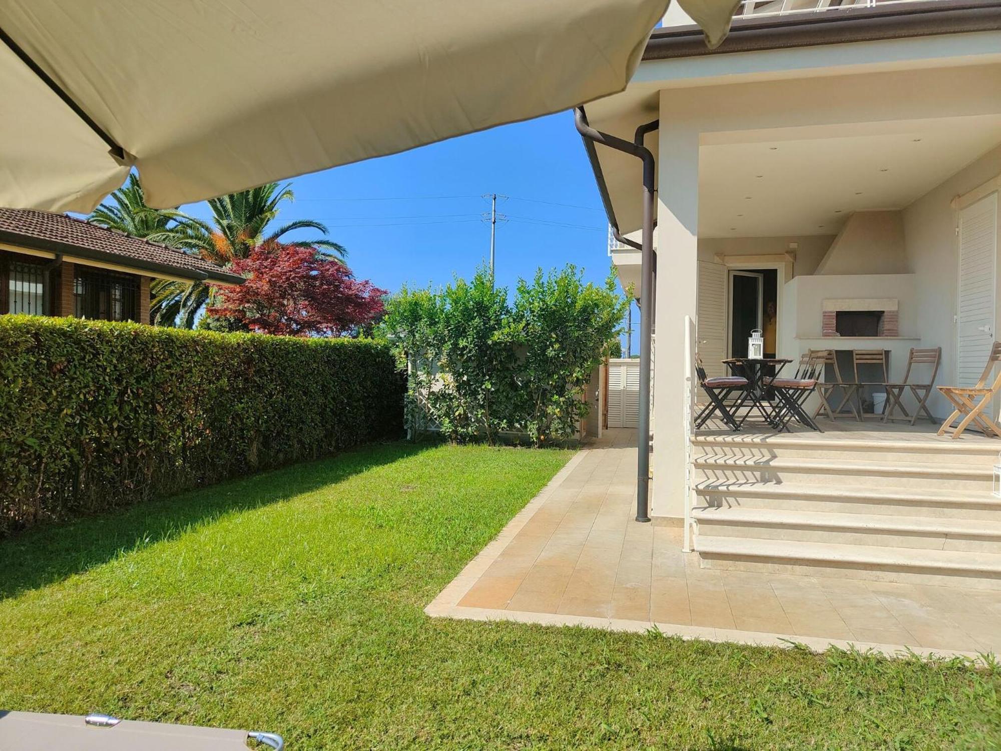 Holiday Home Casa Simone In Lido Di Camaiore Ngoại thất bức ảnh